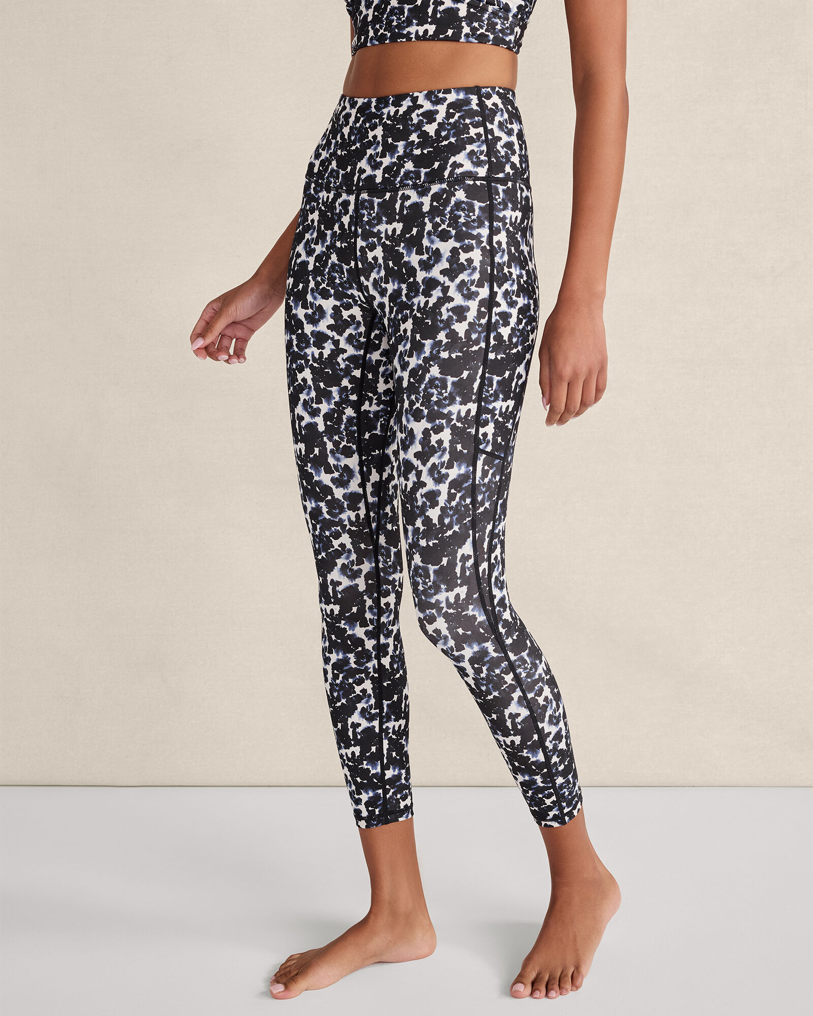 Varley Form Pocket Leggings in Ink Block Floral